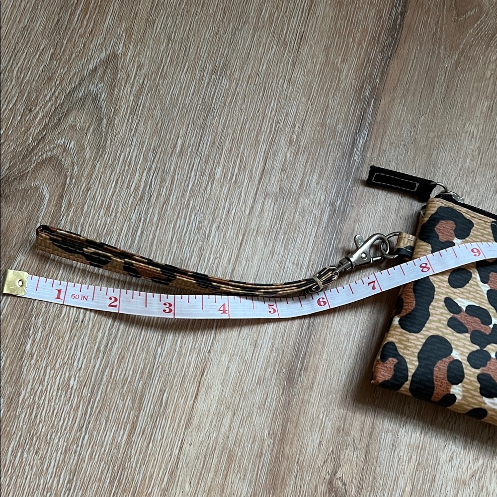 Scout ⭐️ Wild Leopard Print Wristlet Clutch - Picture 9 of 9